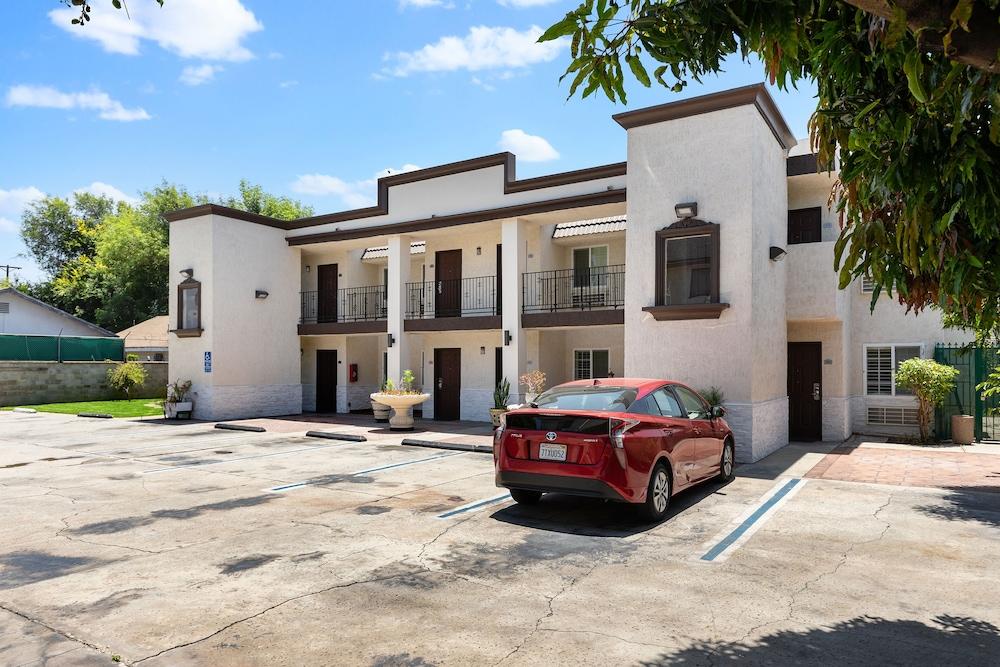 Le Blanc Inn & Suites photo 15