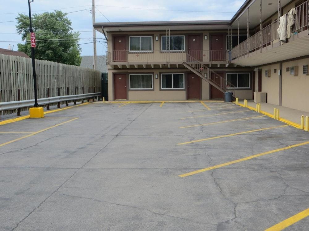 Broadway Inn photo 10
