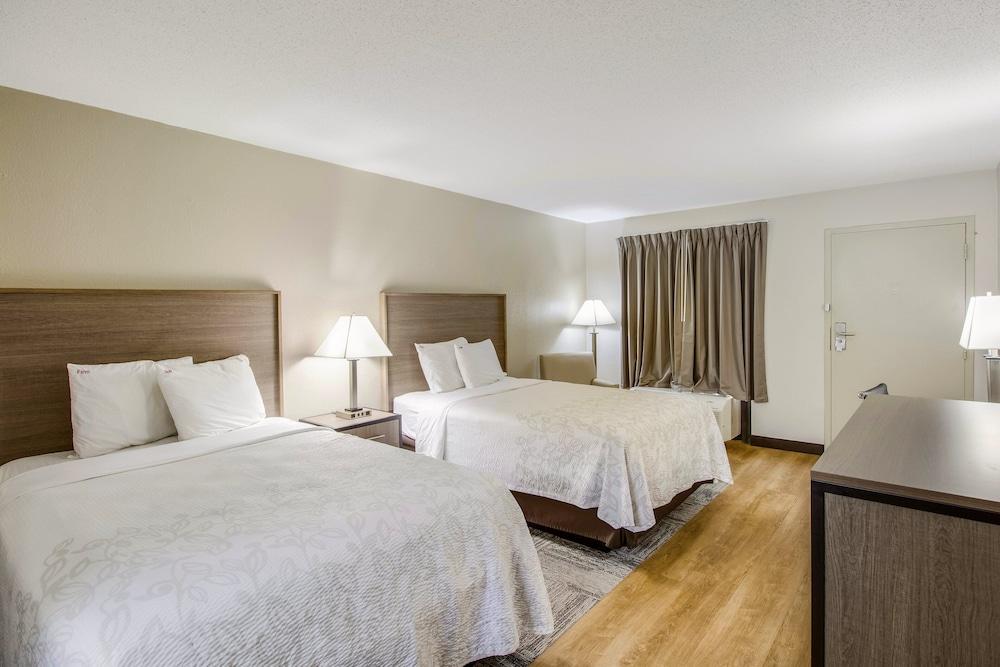 Red Roof Inn PLUS+ Dallas – Addison photo 12