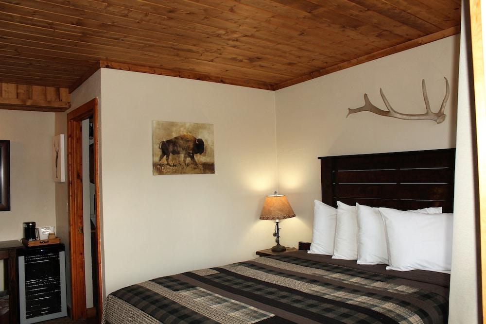 Elkhorn Cabins And Inn photo 42