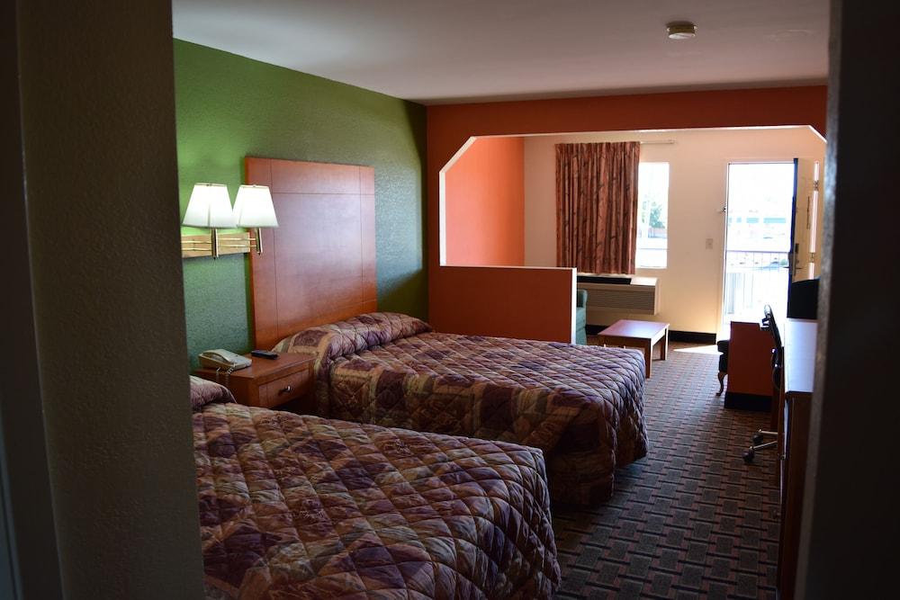Royal Inn Douglasville photo 5