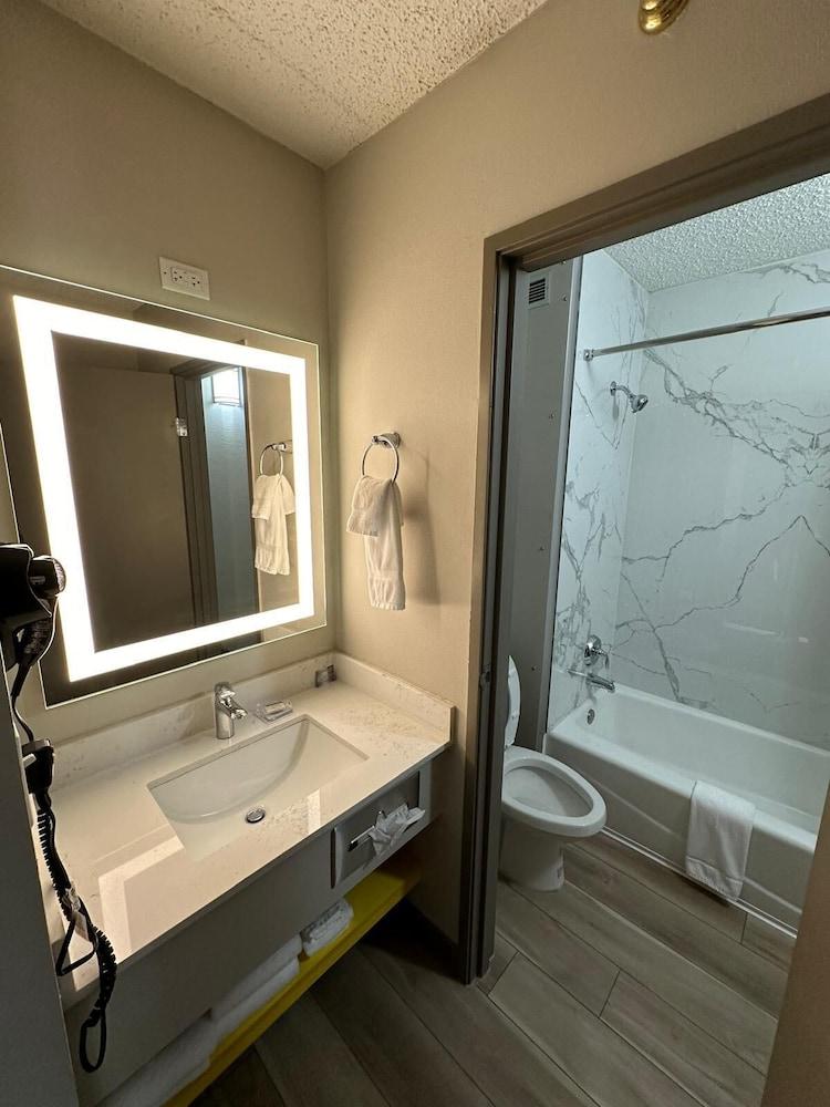 Days Inn by Wyndham Mandan Bismarck Area photo 20