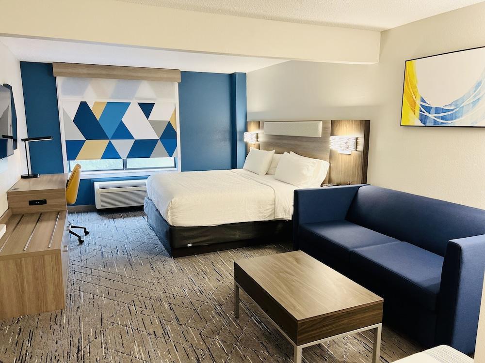 Holiday Inn Express Madison by IHG photo 14