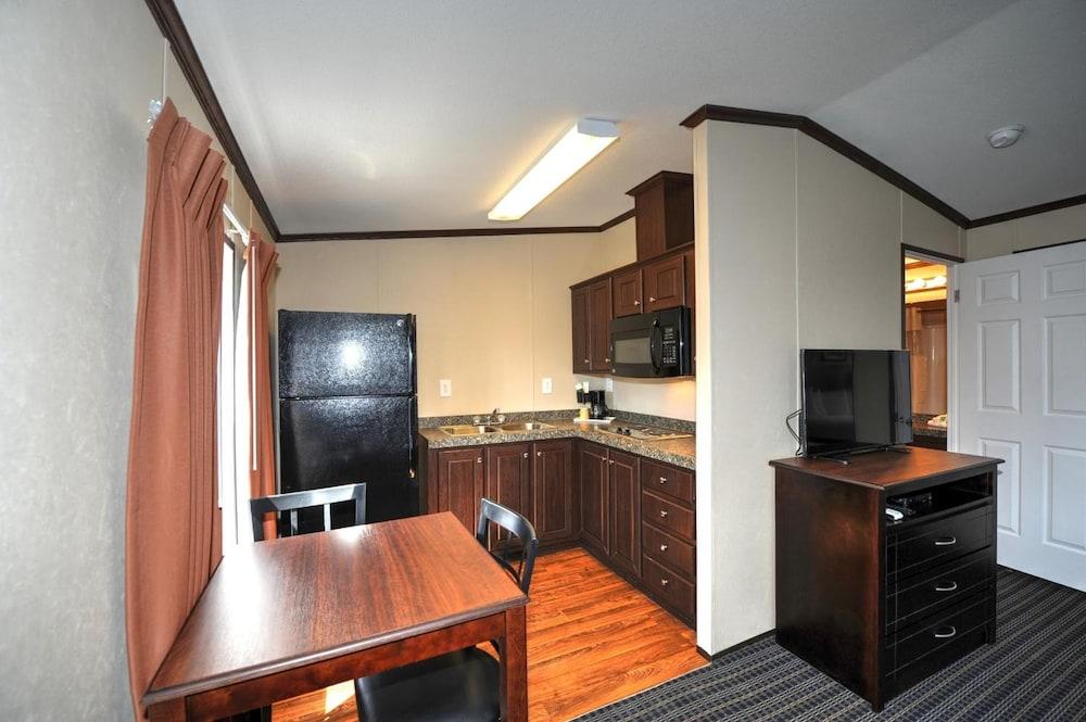 Instalodge Hotel And Suites photo 15