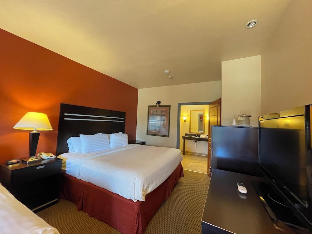Sunbridge Inn and Suites photo 39
