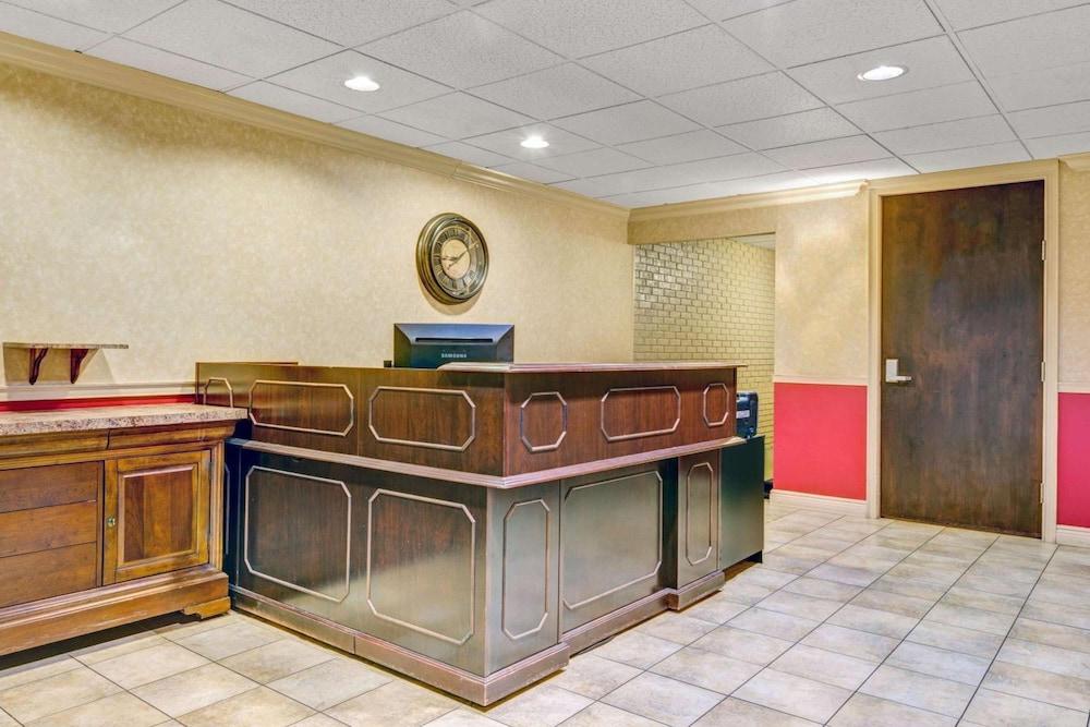 HomeSpring Inn & Studios photo 1