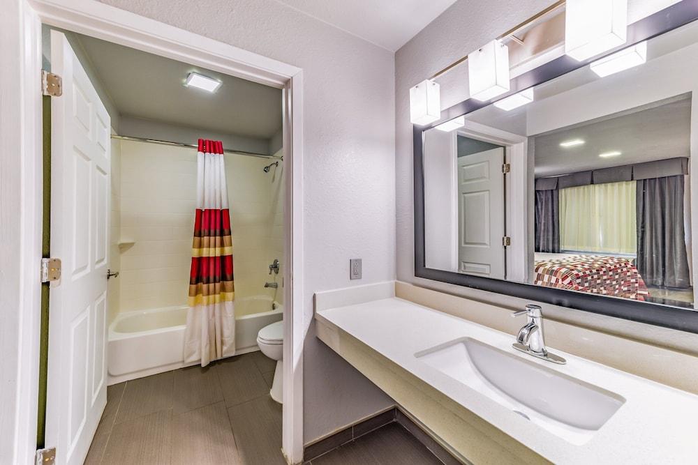 Red Roof Inn Dallas - Mesquite/ Fair Park NE photo 9
