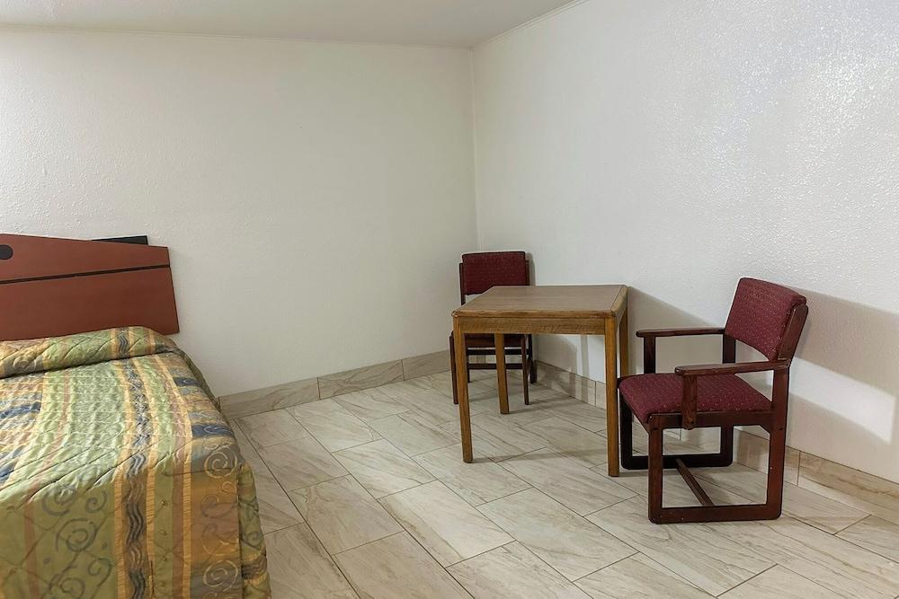 Shamrock Kings Inn By Oyo Marked Tree I-555 photo 2