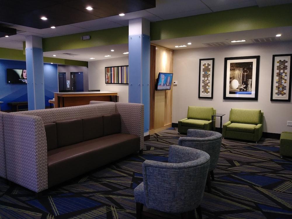 Holiday Inn Express & Suites Dallas Northeast - Arboretum by IHG photo 10