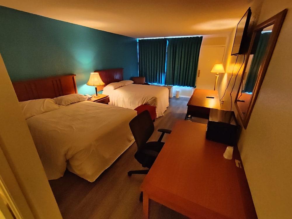Clover Inn & Suites photo 5