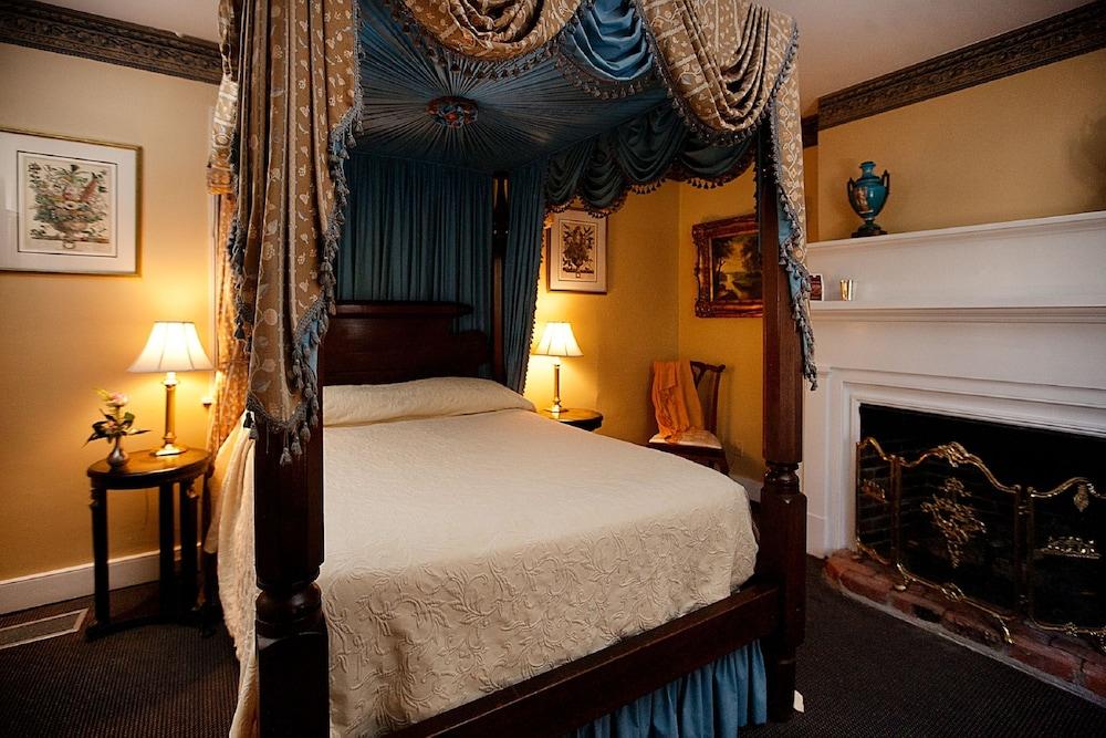 Monmouth Historic Inns and Gardens photo 4