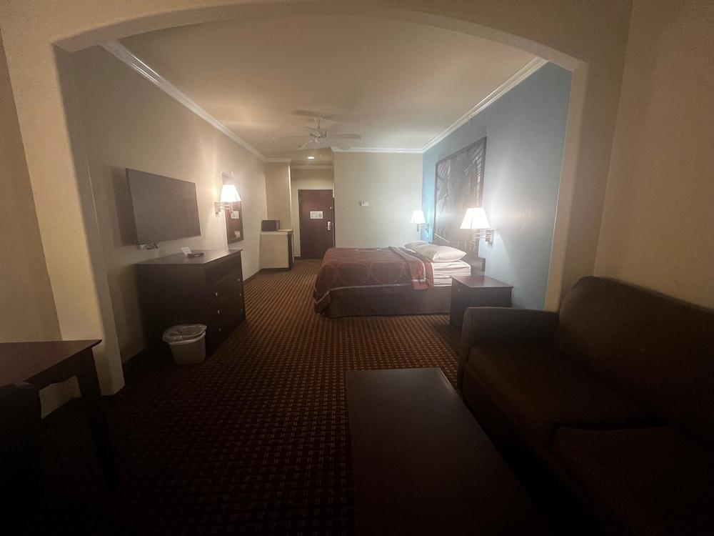 Super 8 by Wyndham IAH West/Greenspoint photo 4