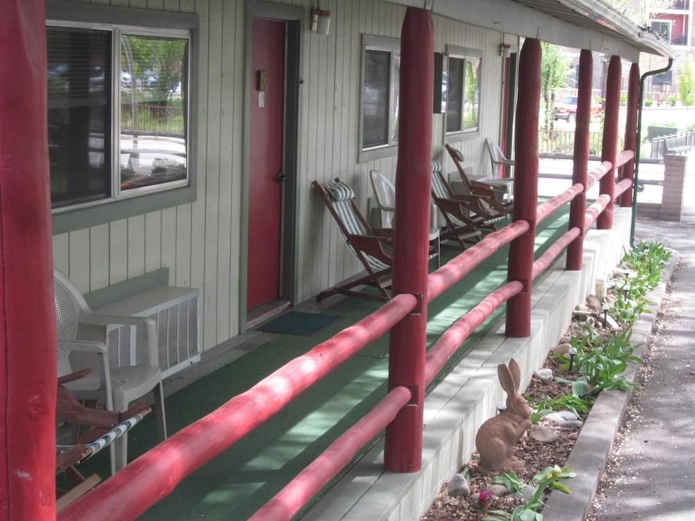 Wapiti Self-Service Lodge photo 12