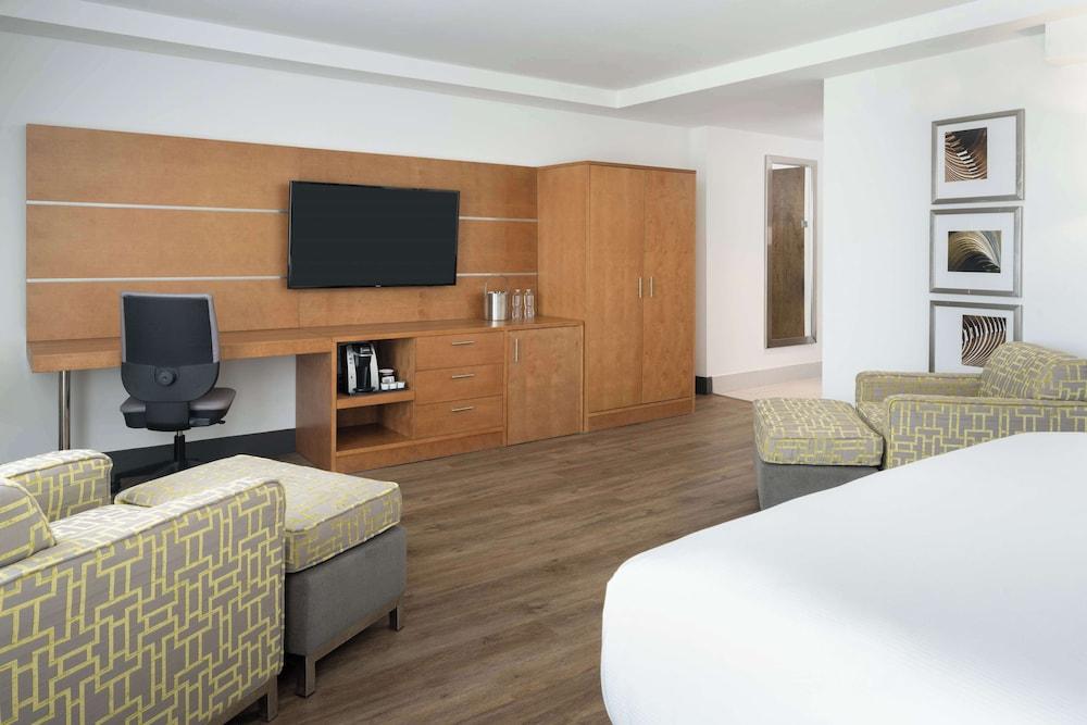 DoubleTree by Hilton Miami North I-95 photo 10
