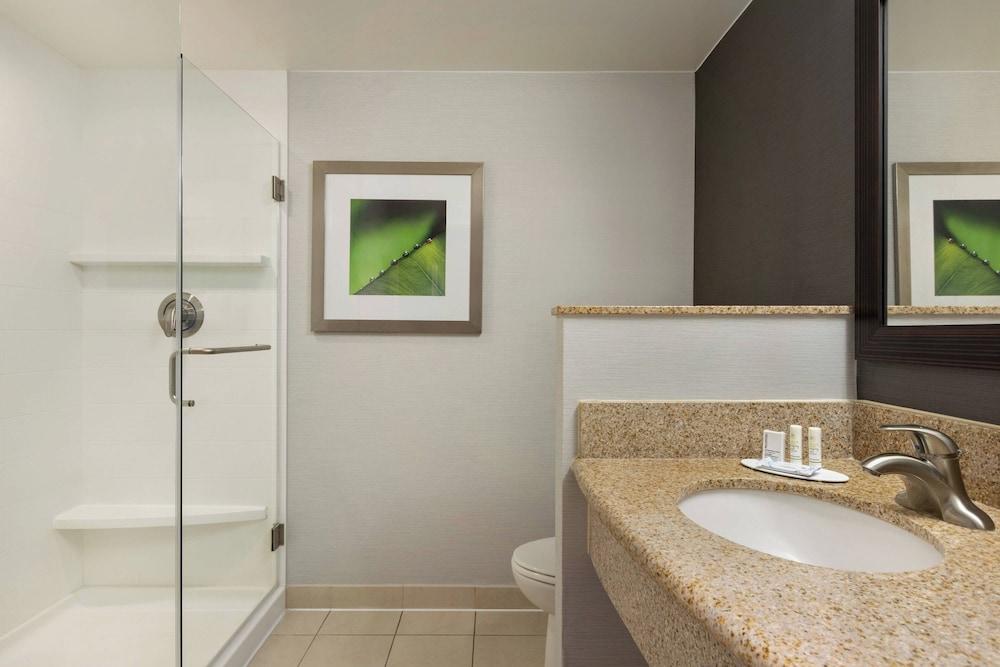 Courtyard Marriott Greenville photo 16