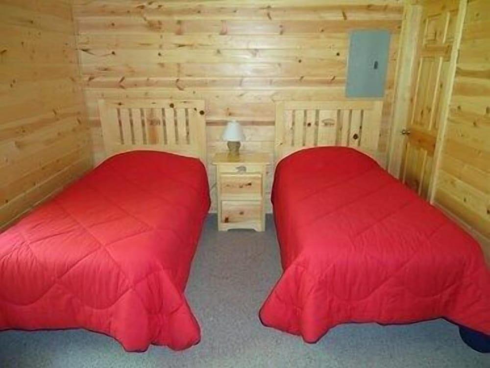 Red Door Resort & Motel photo 13