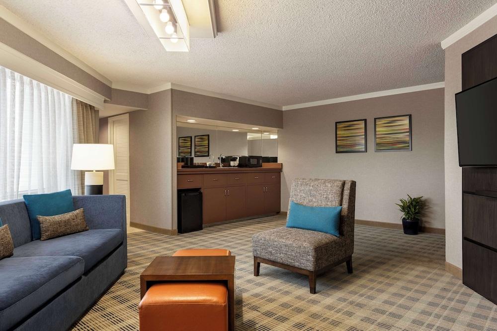 Embassy Suites by Hilton Kansas City Overland Park photo 21