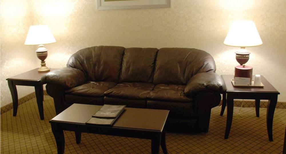 The Plaza Hotel & Suites Winona photo 16