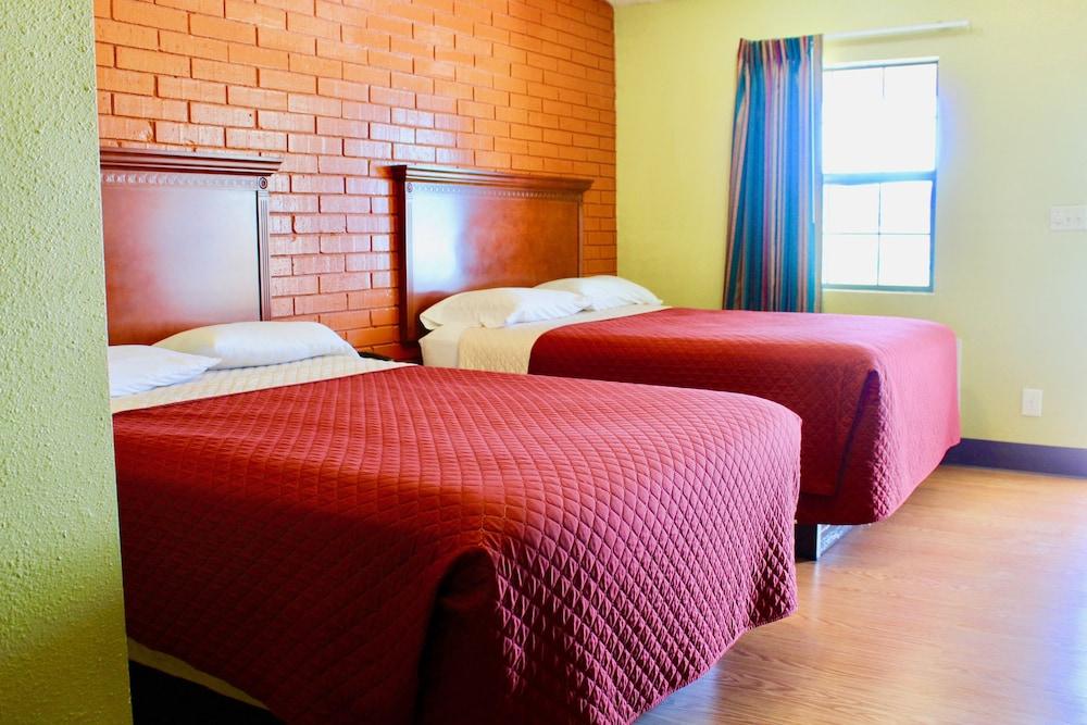 Tropicana Motel photo 6