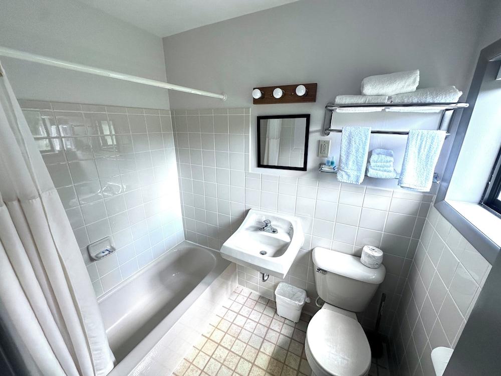 Budget Host Inn Manistique photo 5