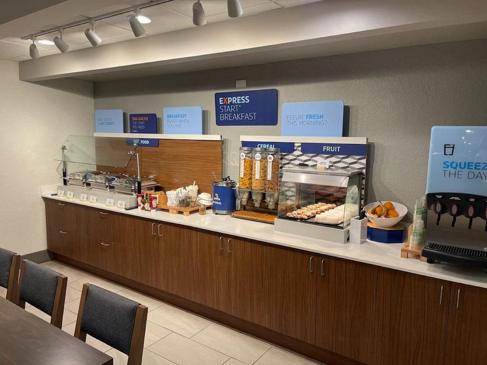 Holiday Inn Express & Suites Ft. Lauderdale N - Exec Airport by IHG photo 46