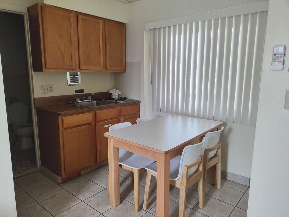 Condor Motel photo 54