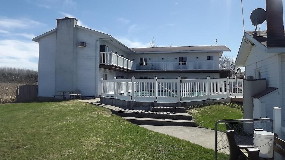 Coastal Inn photo 44