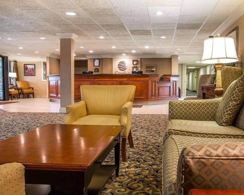 Wingate by Wyndham Livonia photo 2