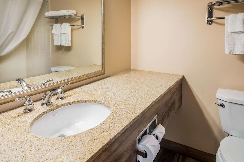 Quality Inn & Suites Virginia MN photo 36