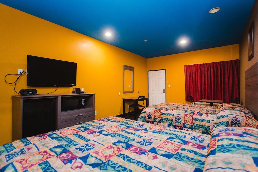 Moonlight Suites - Houston George Bush Intl Airport photo 32