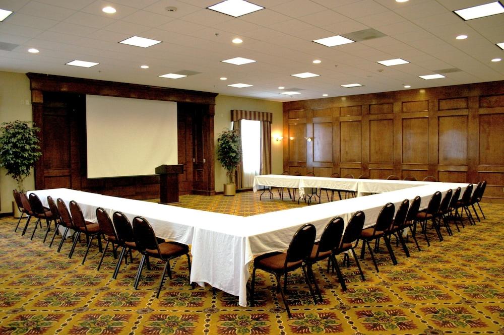 Ashmore Inn and Suites photo 15