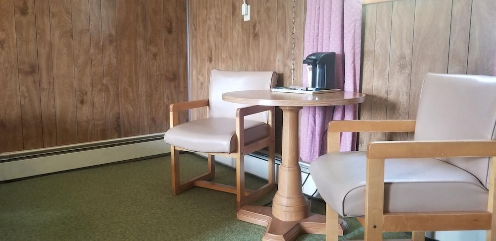 Red Ranch Motel photo 29