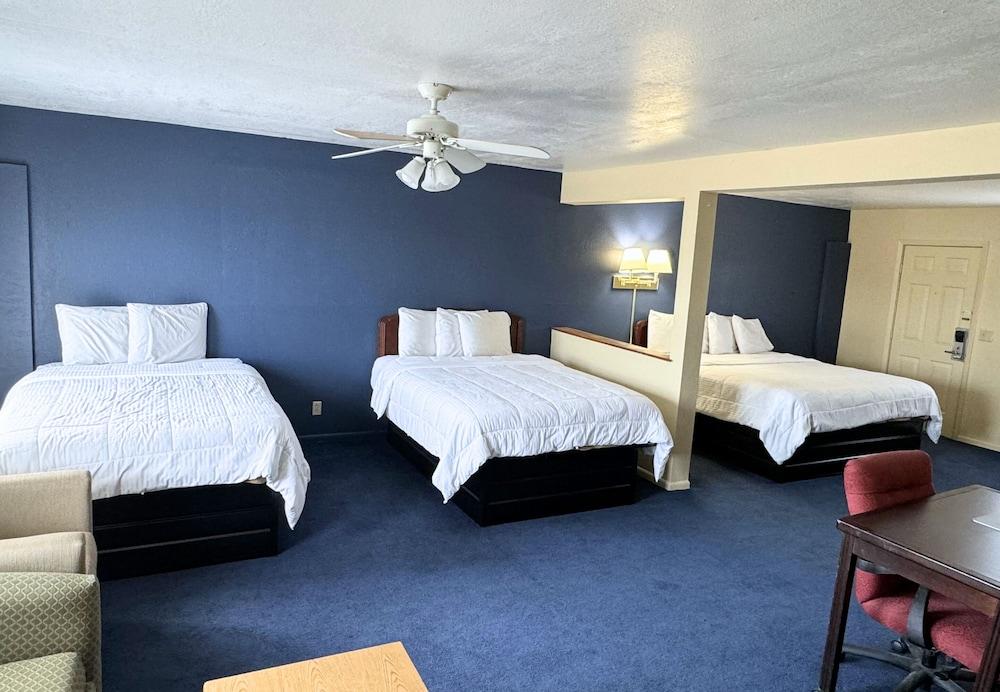 Westwoods Motel photo 8