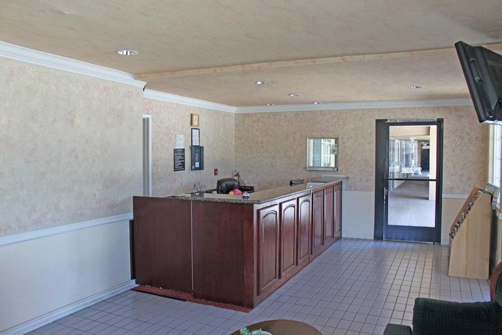 Orange Tustin Inn photo 2