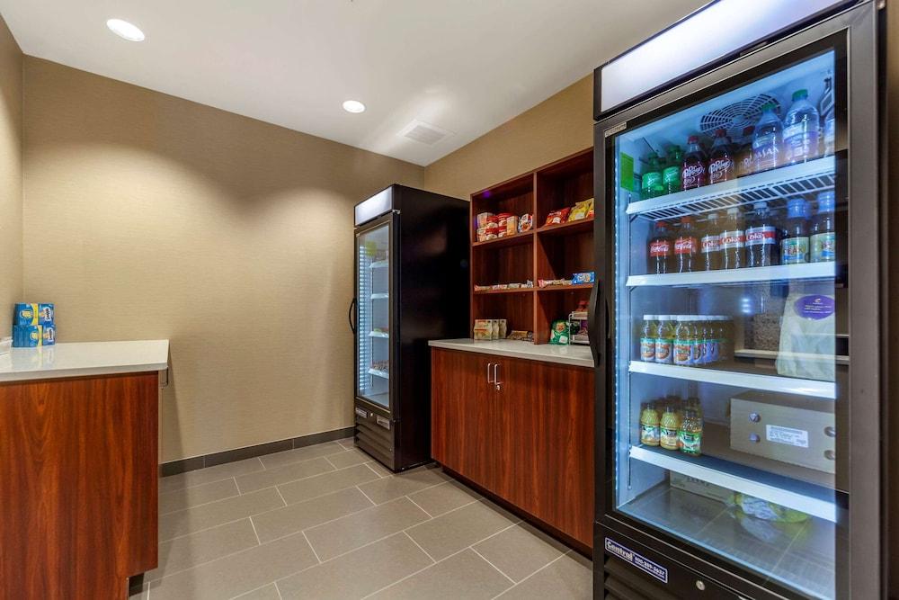 Comfort Suites Grand Island South photo 25