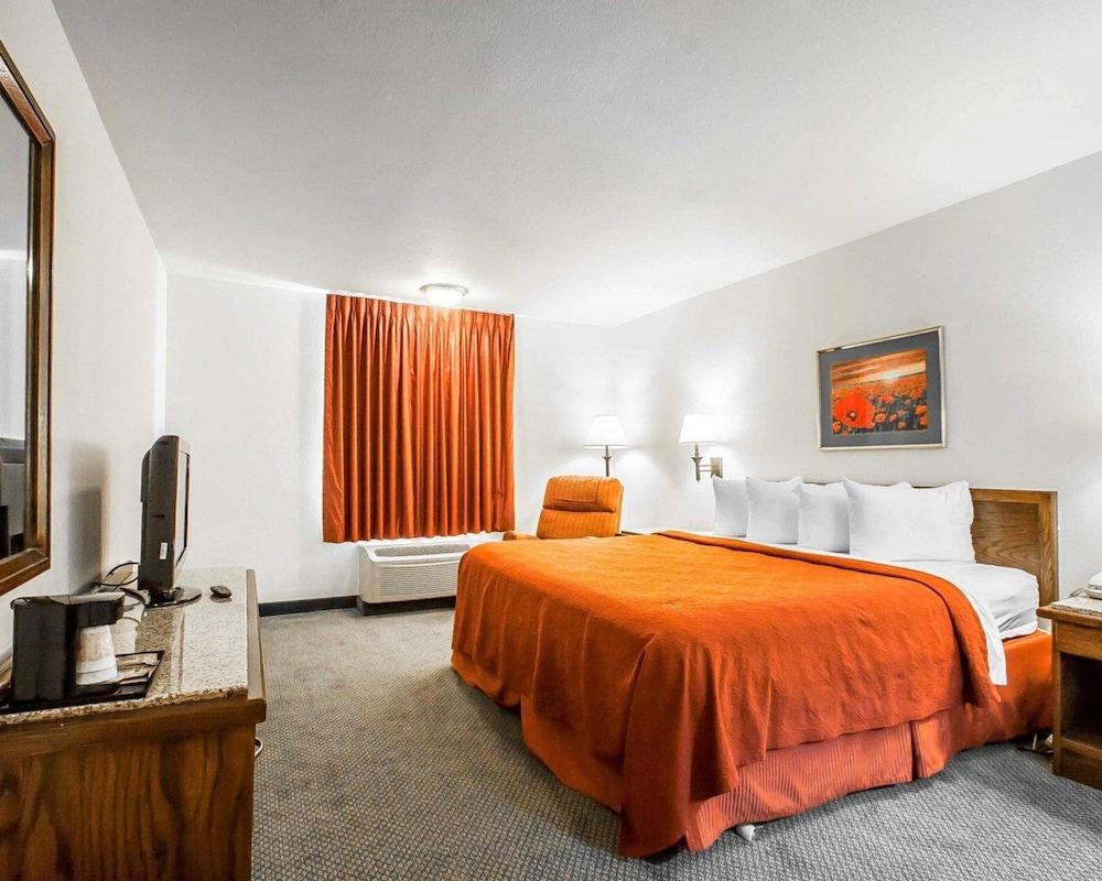 Quality Inn and Suites photo 12