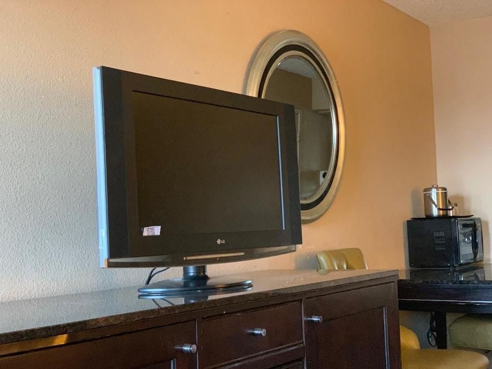 Calipatria Inn And Suites photo 4