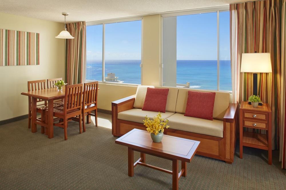 Pacific Monarch Hotel photo 8
