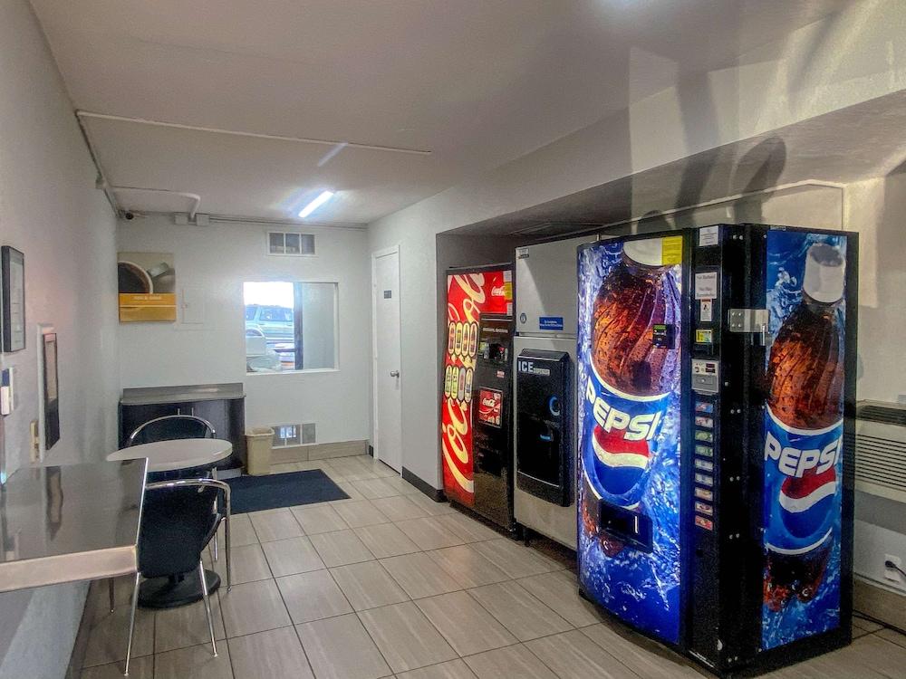 Motel 6 Wichita, KS photo 19