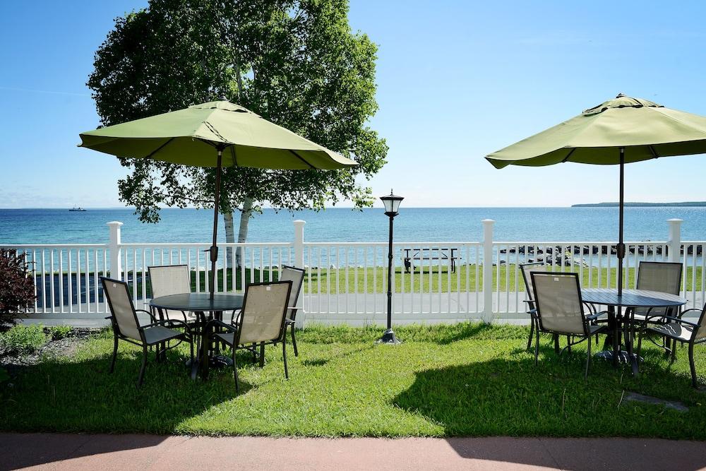 Baymont by Wyndham St. Ignace Lakefront photo 46