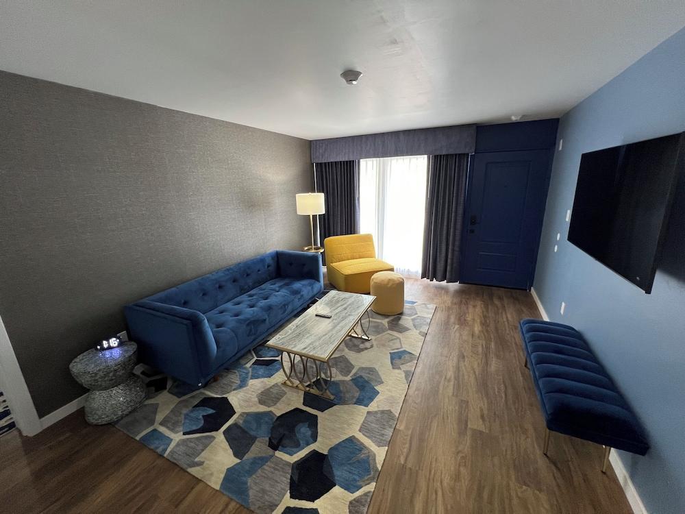 Lighthouse Inn & Suites photo 18