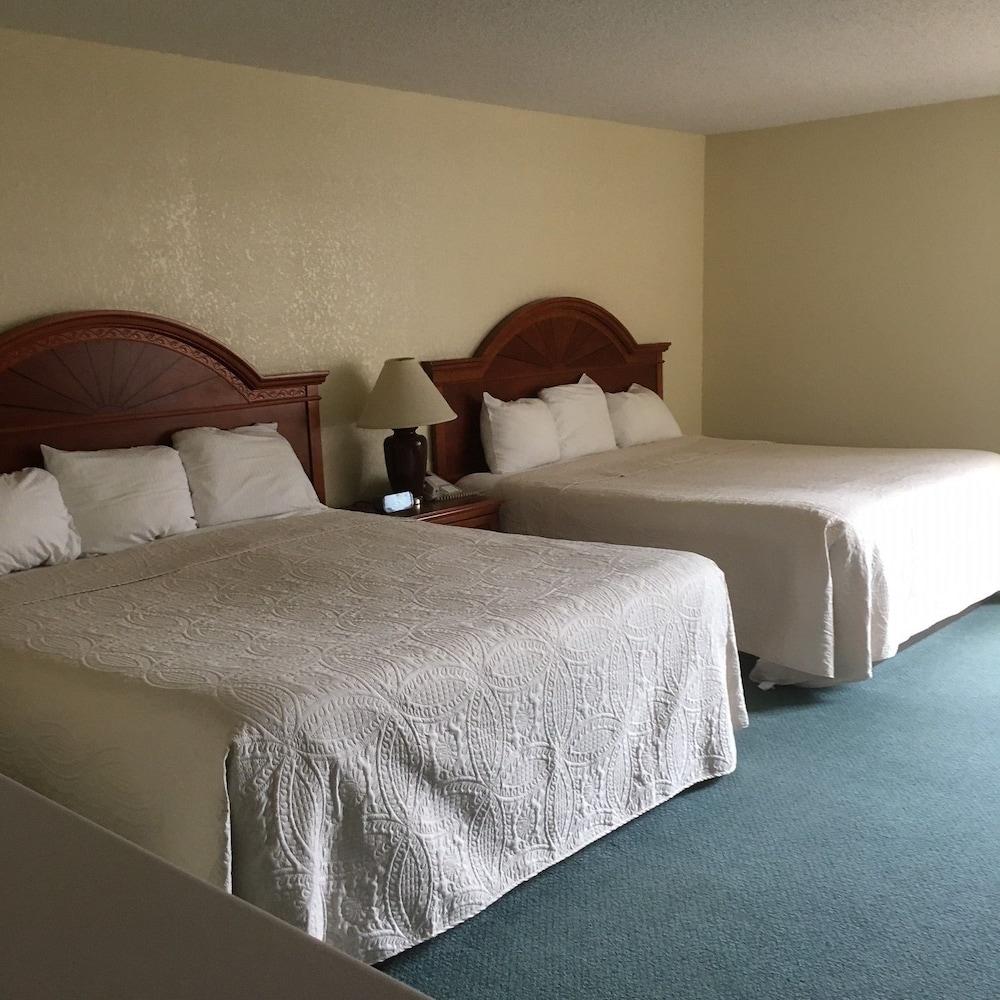 Shawano Four Seasons Hotel photo 33