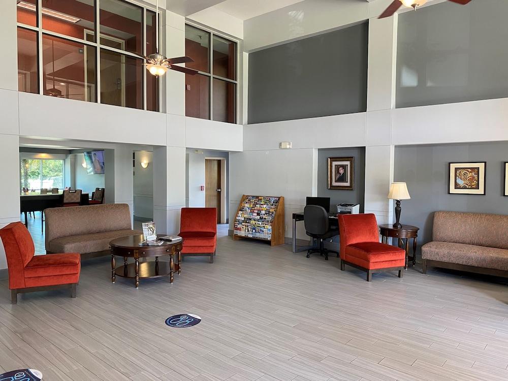 Ramada by Wyndham Luling photo 2