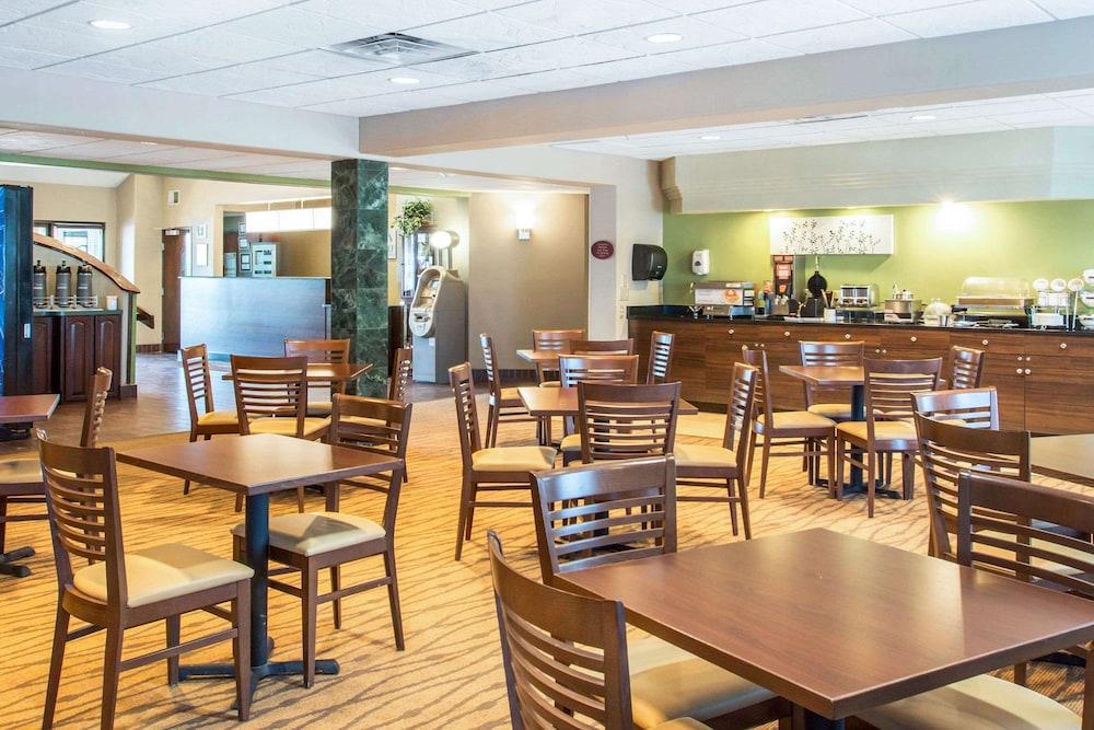 Sleep Inn & Suites Oregon - Toledo photo 50