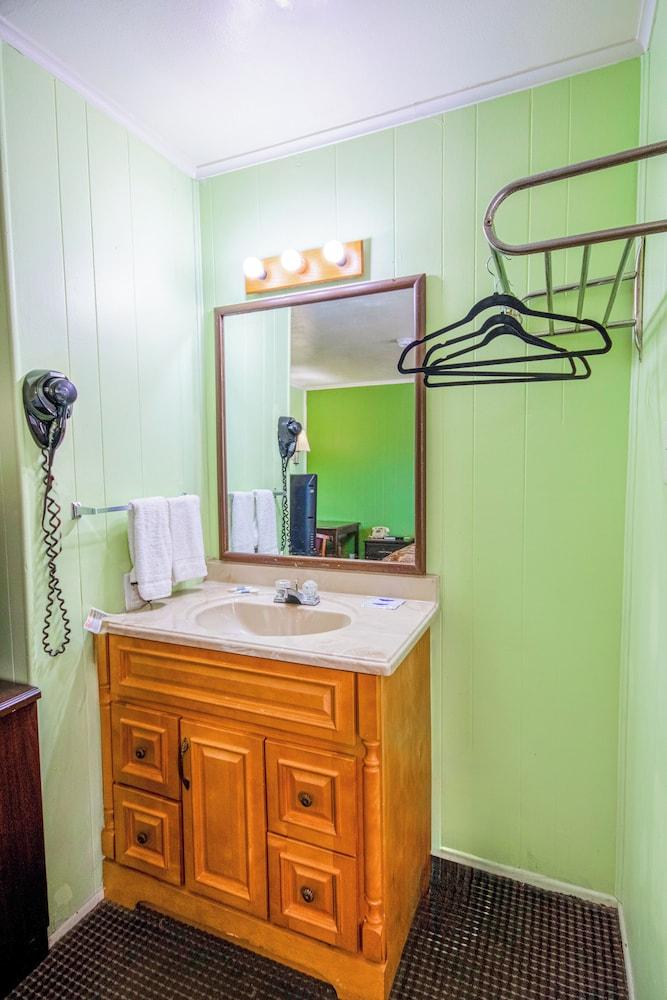 OYO Travelier Motel photo 27