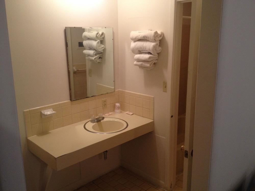 Sawmill Lodges Motel photo 13