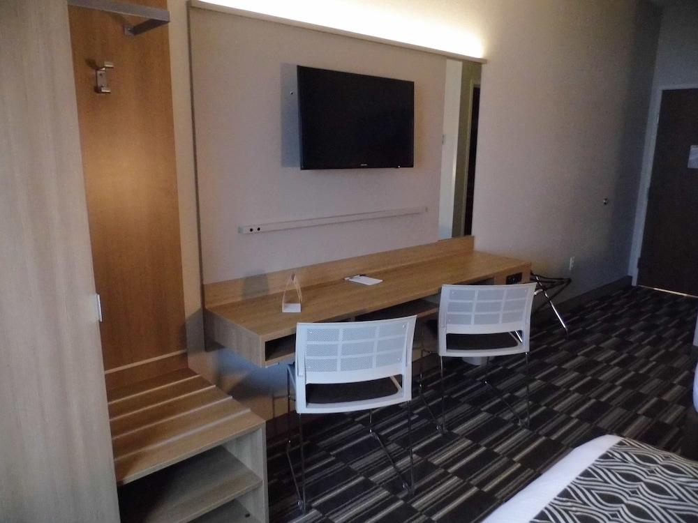 Microtel by Wyndham Vernal / Naples photo 15