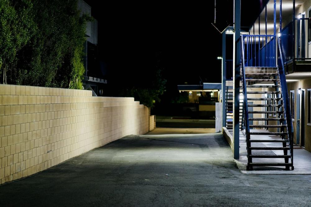 Red Carpet Motel photo 10