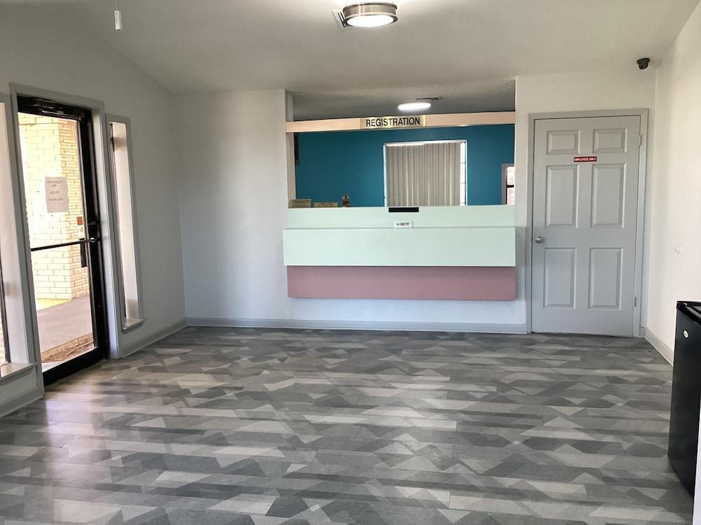 Pleasanton Executive Inn By OYO photo 3