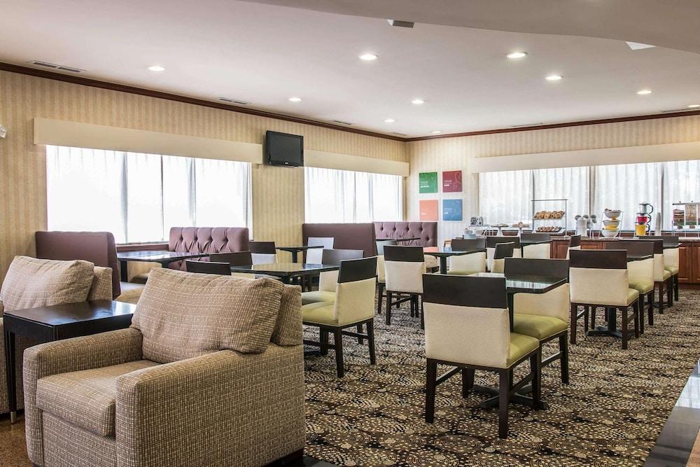 Comfort Suites Canton - Detroit photo 19